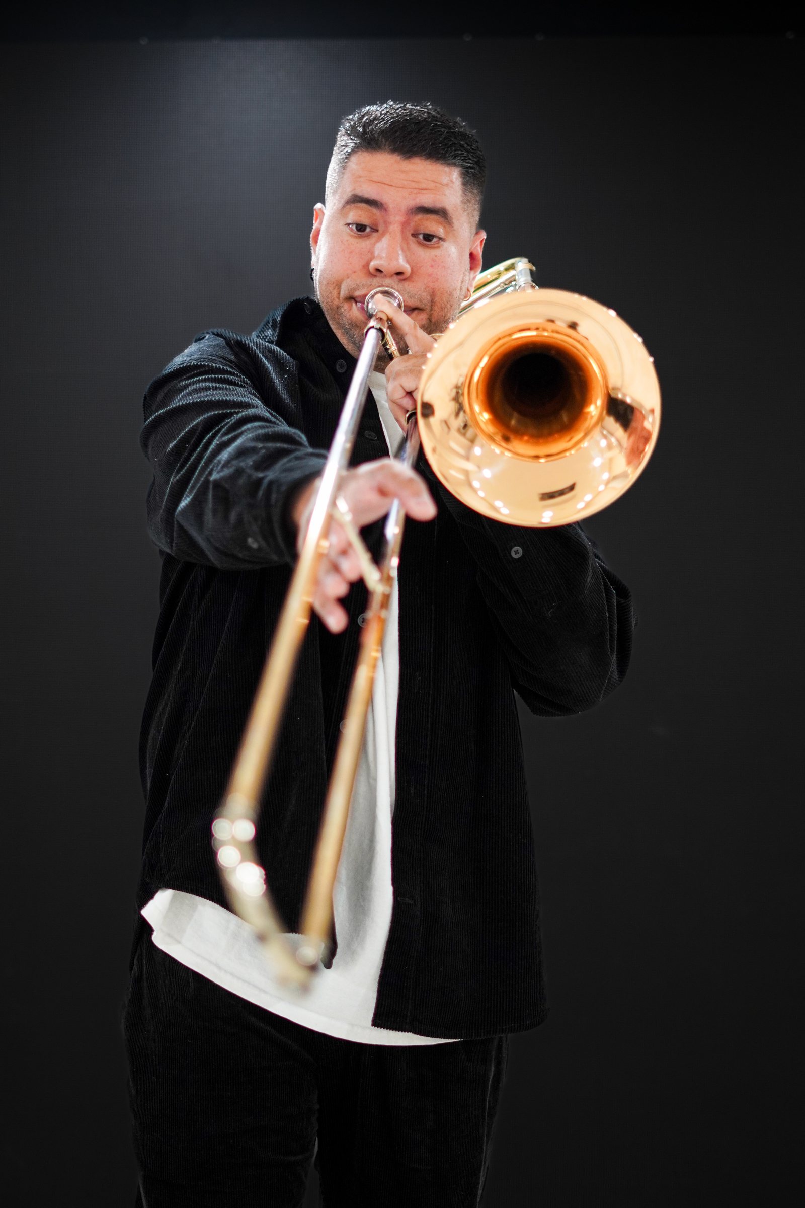Jhosír Córdova playing trombone